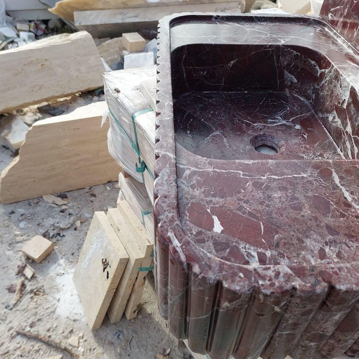 Sıçrama Panelli Rosso Levanto Yivli Lavabo