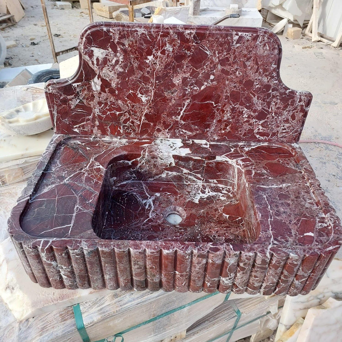 Sıçrama Panelli Rosso Levanto Yivli Lavabo