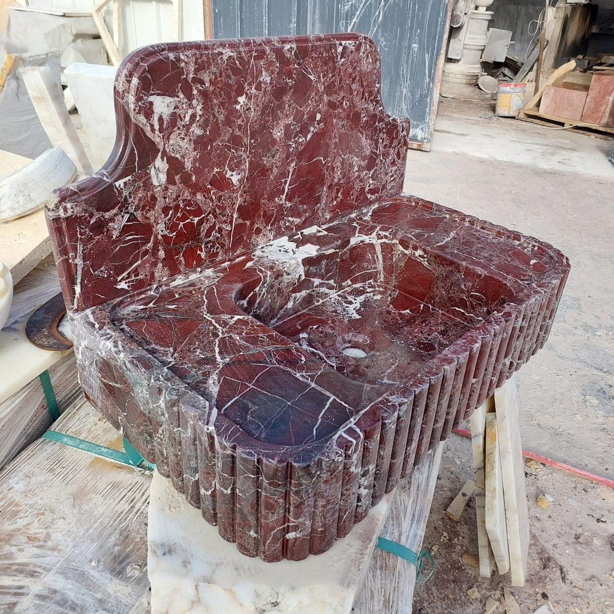 Sıçrama Panelli Rosso Levanto Yivli Lavabo