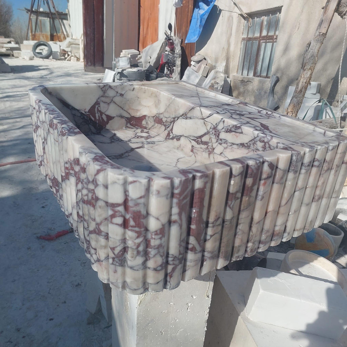Calacatta Viola Fluted Basin, 59 cm