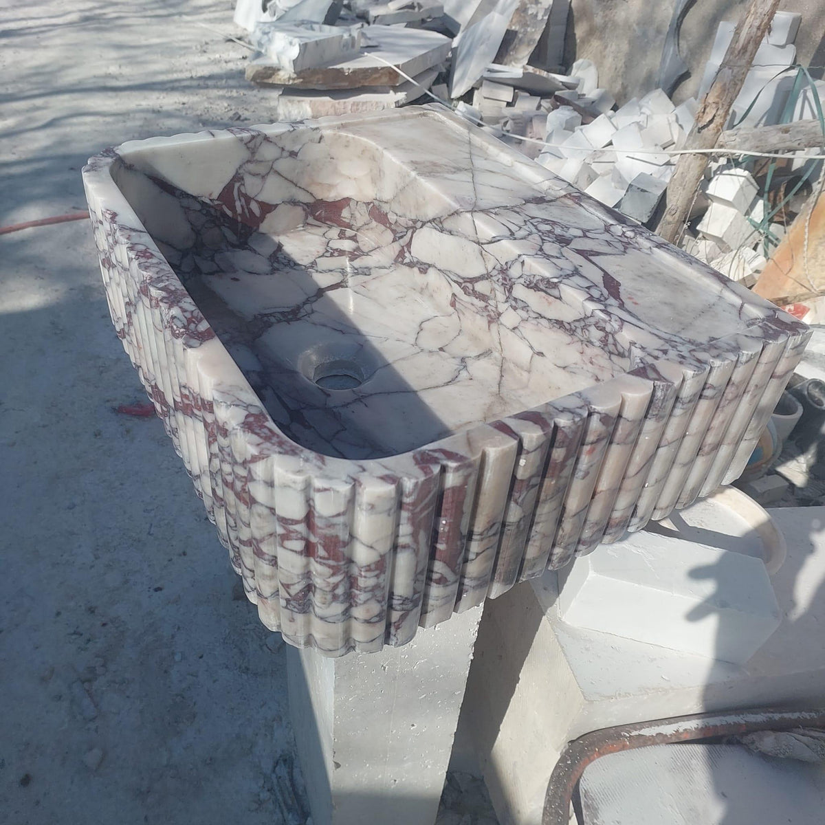 Calacatta Viola Fluted Basin, 59 cm