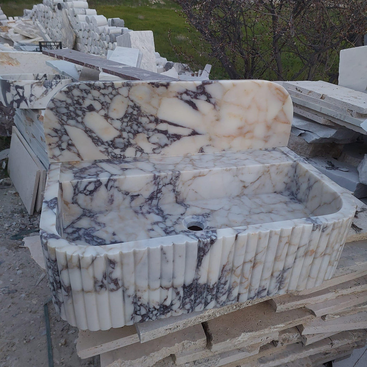 Sıçrama Panelli Yivli Taş Lavabo