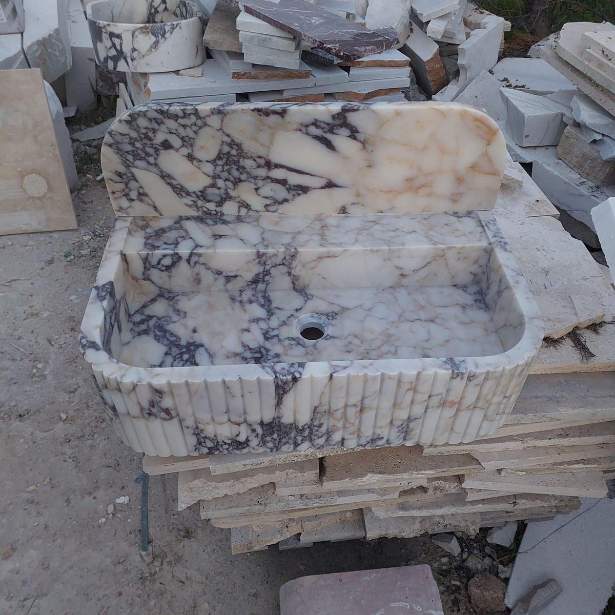 Sıçrama Panelli Yivli Taş Lavabo