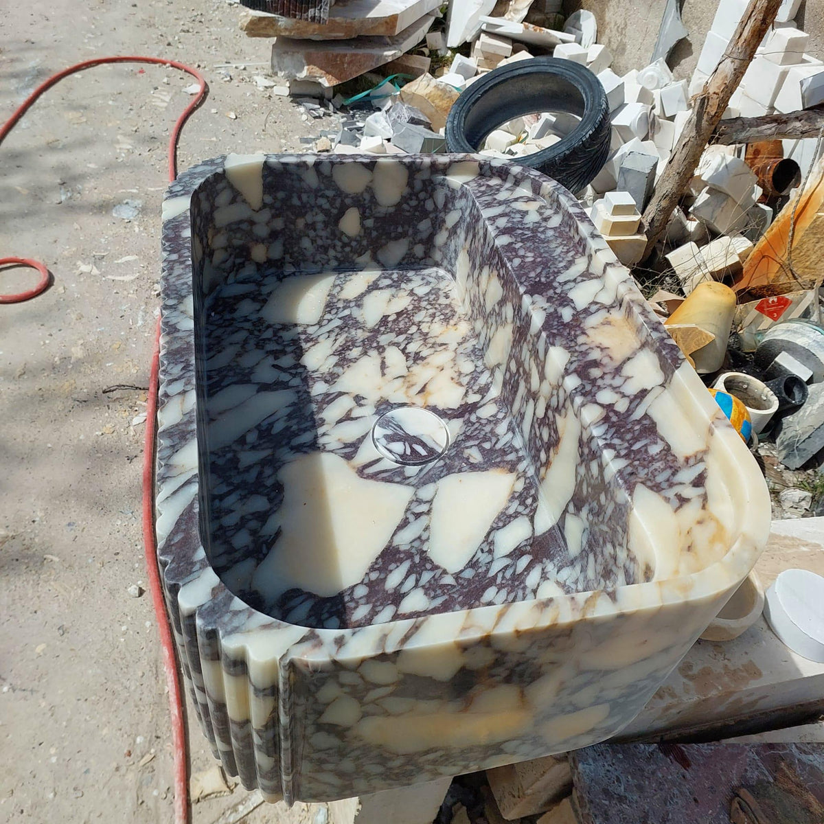 Calacatta Viola Fluted Apron Sink