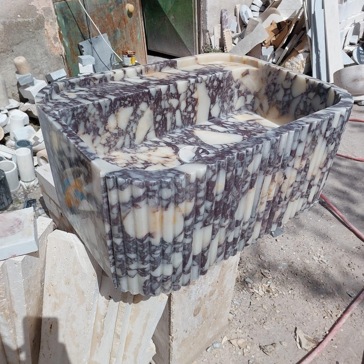 Calacatta Viola Fluted Apron Sink