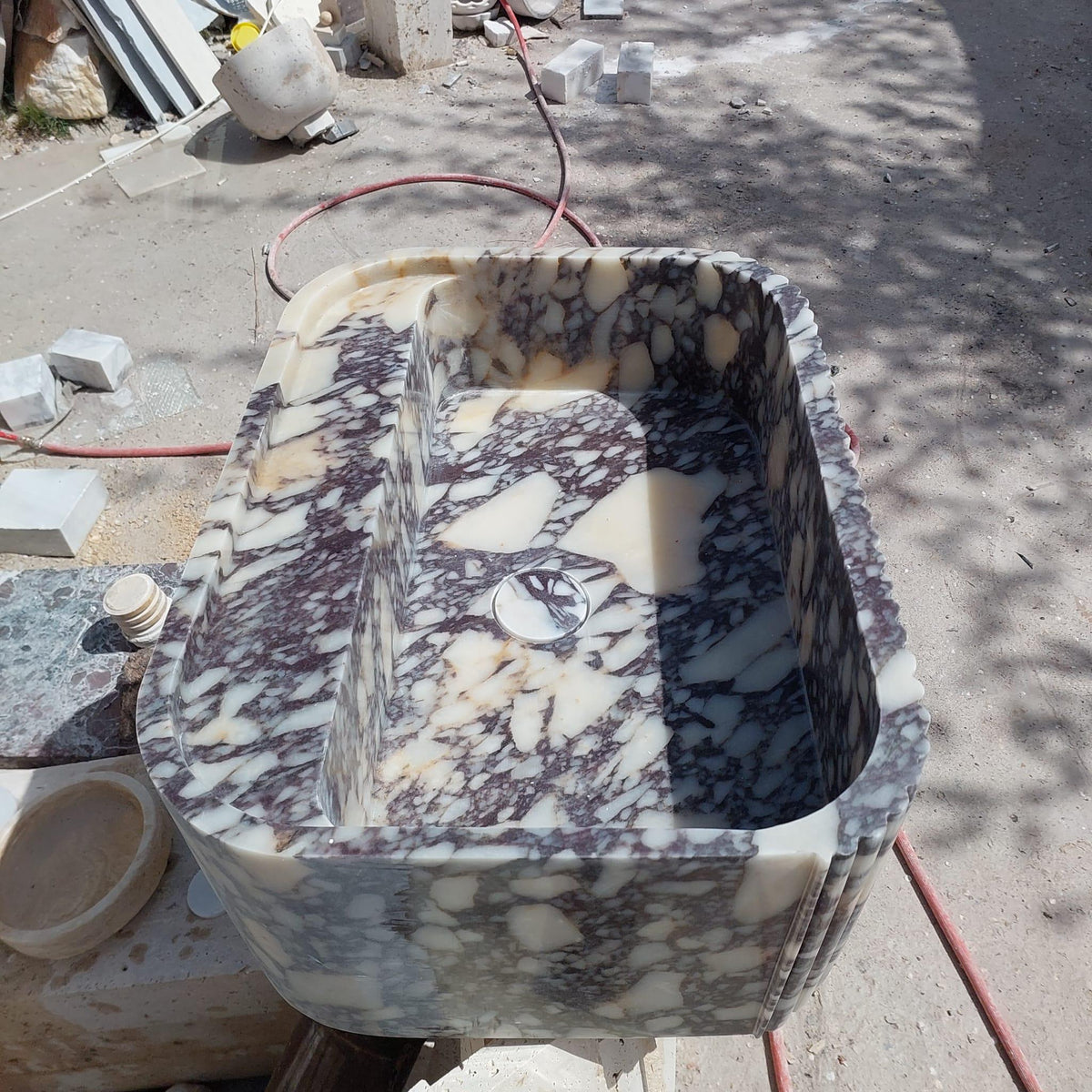 Calacatta Viola Fluted Apron Sink