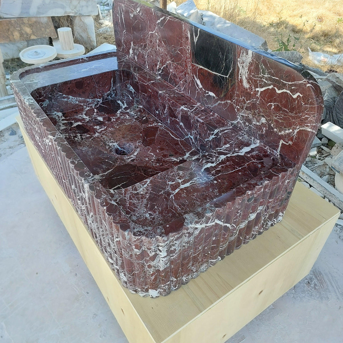 کنسول روشویی دیواری شیاردار روسو لوانتو