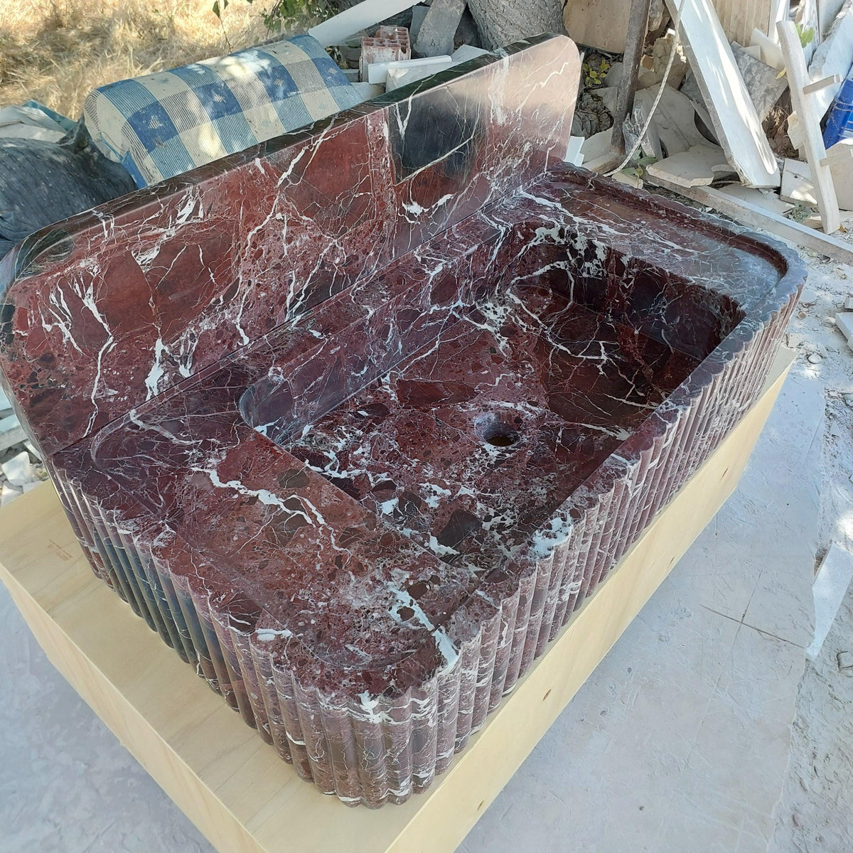 کنسول روشویی دیواری شیاردار روسو لوانتو